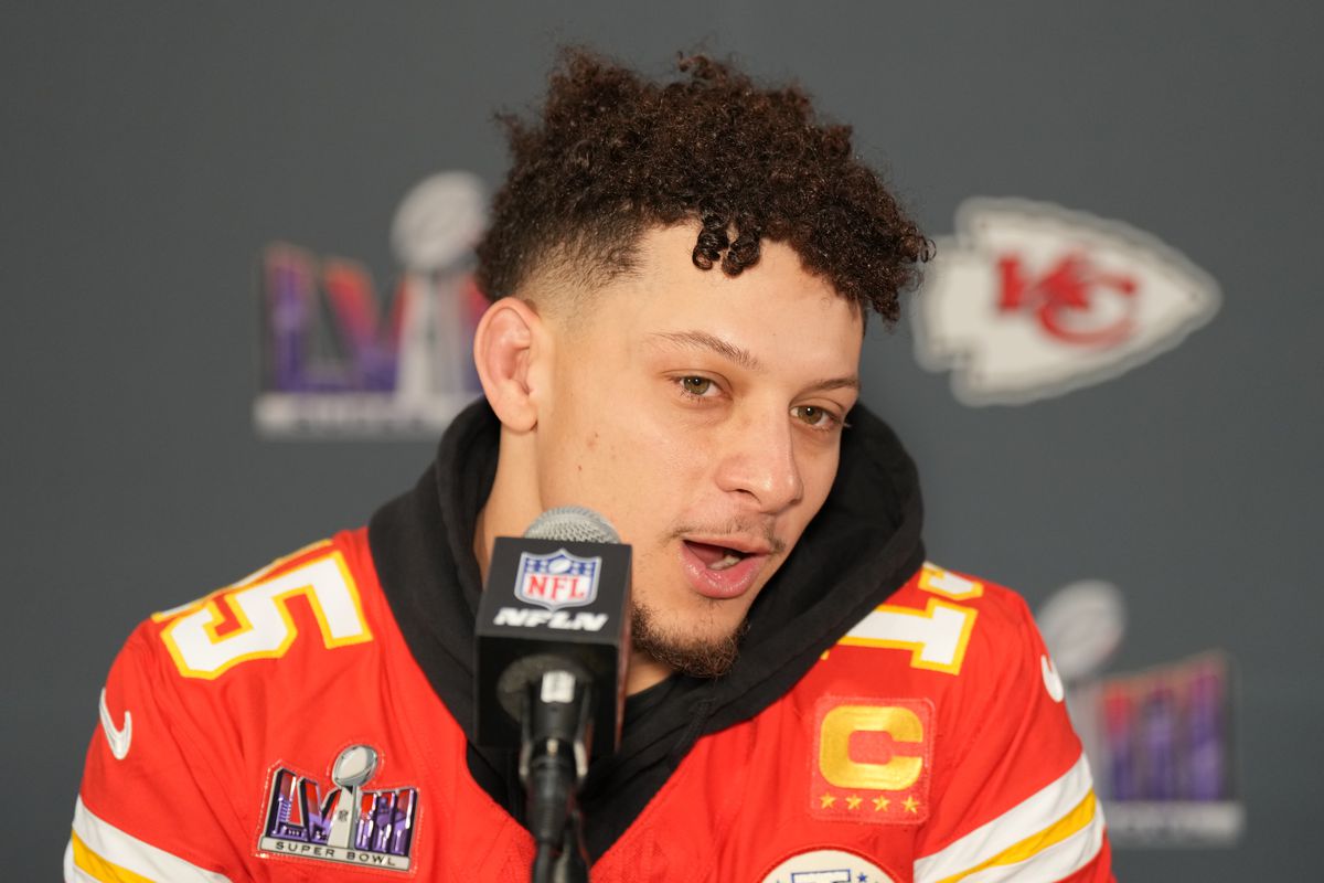 Former Patrick Mahomes head coach files for divorce after discovering the two kids he raised were born by Patrick Mahomes…