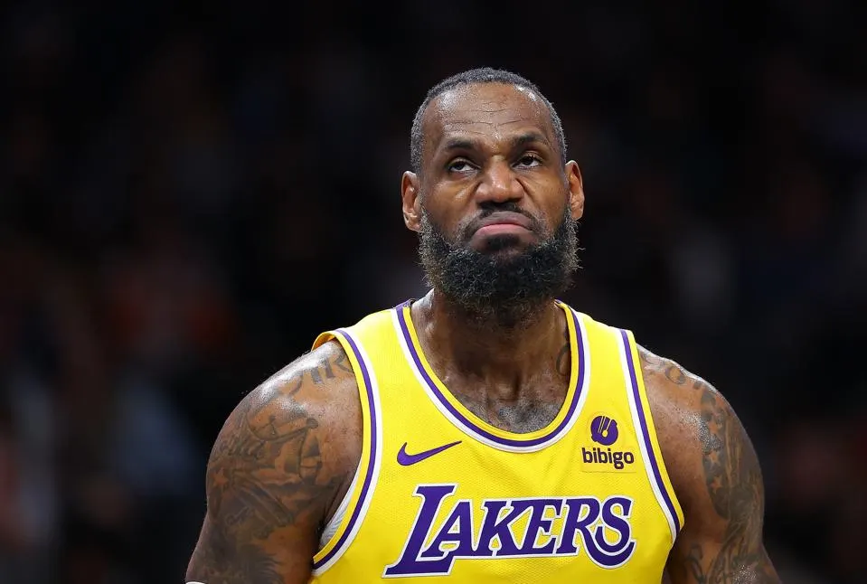 BREAKING NEWS: : Los Angeles Lakers Decline Contract Extension Offer for LeBron James